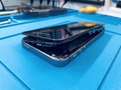 危険》破裂寸前のiPhone5sバッテリー交換| iPhone修理ダイワンテレコム