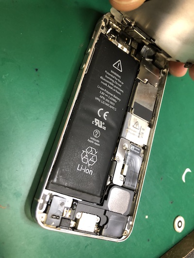 iPhoneXバッテリー膨張による液晶パネル浮き| iPhone修理ダイワンテレコム