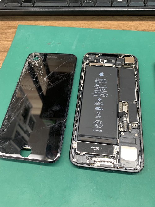 Iphone解決策 画面が真っ暗なのに音やバイブ反応ありの原因は Iphone修理のダイワン