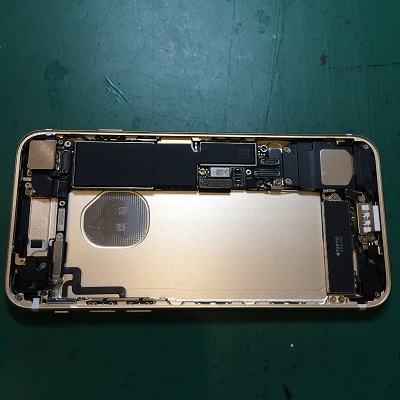 iPhone7バッテリー取り外した内部