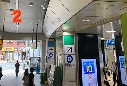 真っすぐ進んでください