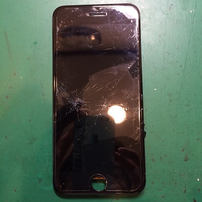 iPhone8画面割れ