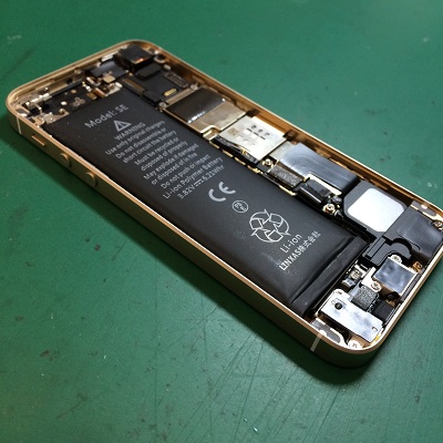 iPhoneSEバッテリー膨張