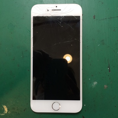 iPhone8画面割れ