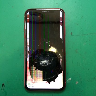 iPhoneXRガラス割れ重度