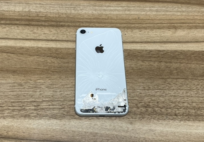 iPhoneの背面ガラス修理