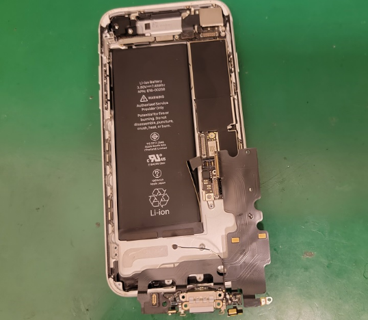 iPhone充電コネクタ修理