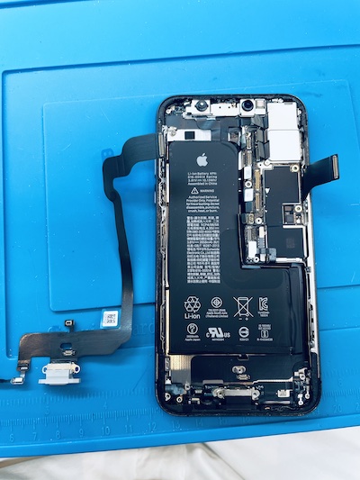iPhoneXs ライトニングコネクタ交換修理