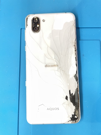 高浜市 Aquos R3バッテリー交換とバックパネル割れ修理 Iphone修理ダイワンテレコム