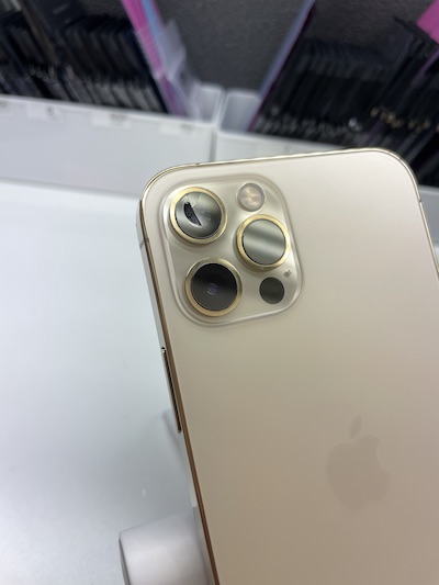 iPhone12Pro リアカメラ レンズ割れ