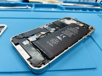 iPhone4s　バッテリー　膨張　名古屋今池店