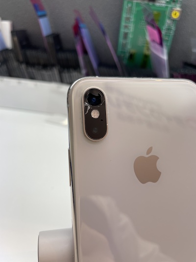 iPhoneXS リアカメラレンズ割れ修理