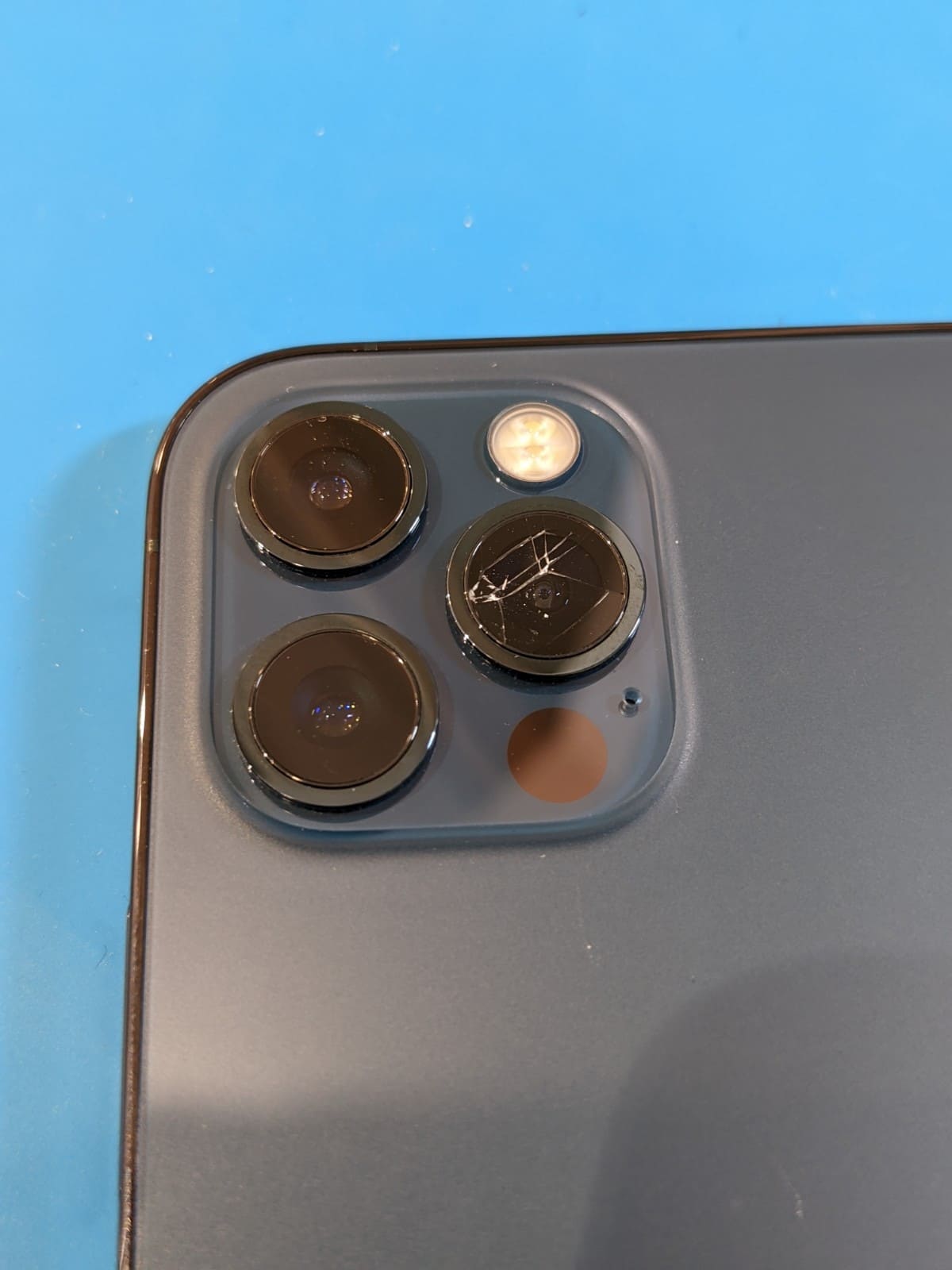 iPhone12Pro　カメラレンズ修理