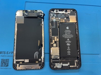 iPhone12mini　本体を開く