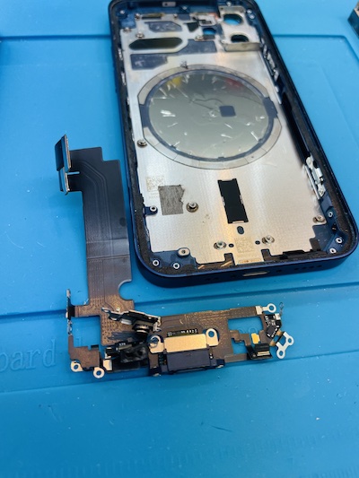 iPhone12mini ライトニングコネクタ