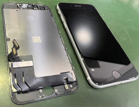 iPhoneSE第2世代の画面割れ修理2