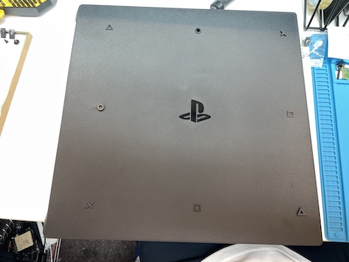 PS4Pro CUH-7200B 表面から外す