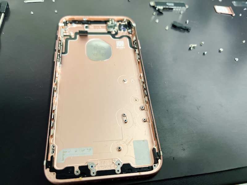 iPhone7 バッテリー交換　ドックコネクタ修理