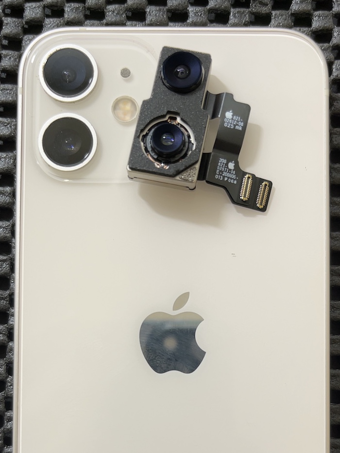 iPhone裏のカメラ修理