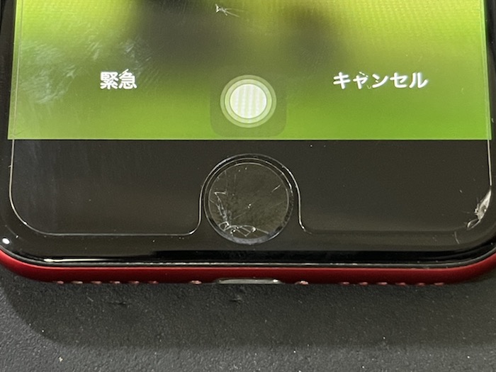 iPhone8ホームボタン割れ