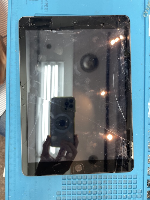 iPad6　画面割れ修理