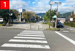 屋代駅を出て、真正面の横断歩道を直進