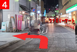 4.ファミリーマート手前にキャスパに入る入口がありますので
右に進んでお入りください。