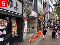 福岡（天神）駅からiPhone修理ダイワンテレコム福岡天神店まで5